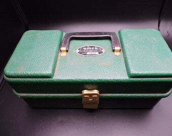 Vintage retro gun bow hunting wildlife fishing bear deer buck rectangle metal tin outdoors wallet sized duck storage container case man gift
