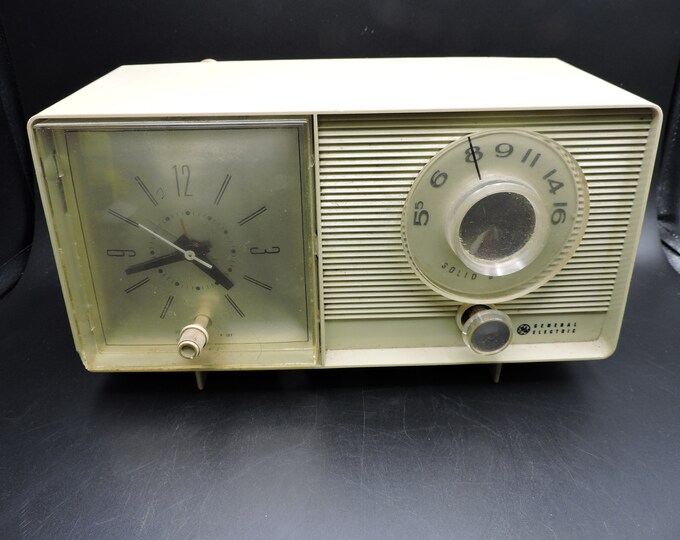 GE Clock Radio Vintage 60s 70s AM Clock Radio Working Condition General