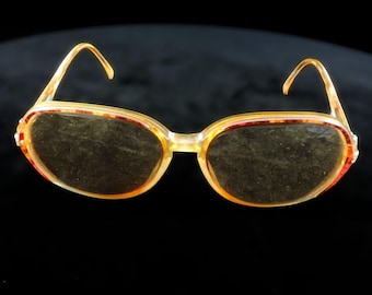 1950’s Yellow and Brown Novelty Guitar Shaped Dangling Chain Earring Sunglasses Vintage 50s Yellow & Brown Novelty Guitar Dangling Chain  main image 3