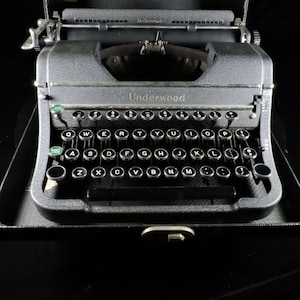 Vintage Typewriter ~ Underwood Universal Typewriter ~ Manual Typewriter In Case ~ Vintage Portable Typewriter ~ Working Typewriter