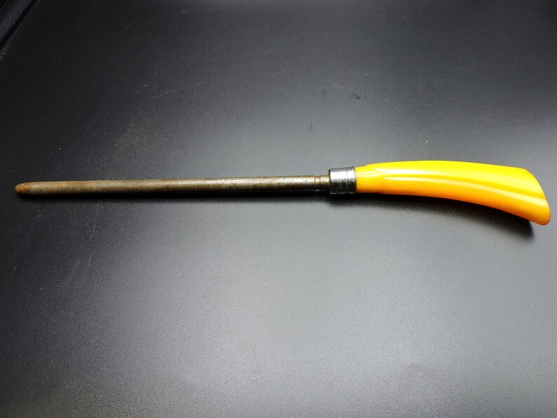 Vintage Knife Sharpener with Banana Bakelite Handle bild 4