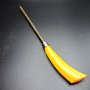 Vintage Knife Sharpener with Banana Bakelite Handle bild 1