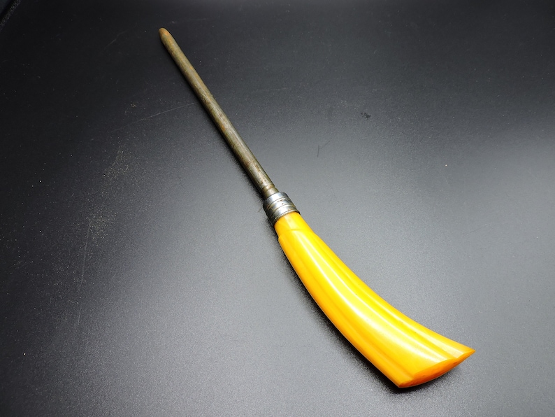 Vintage Knife Sharpener with Banana Bakelite Handle bild 1