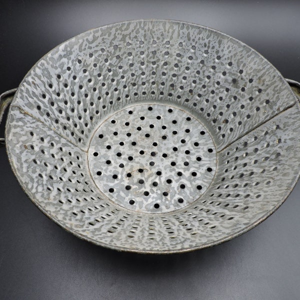 Vintage Colander ~ Enamelware Colander ~ Old Grey Enamel Colander ~ Vintage Kitchen Colander ~ Rustic Country Chic