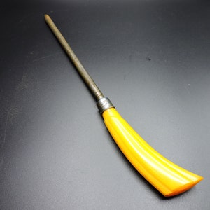 Vintage Knife Sharpener with Banana Bakelite Handle bild 5