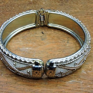 Hinged Style Metal Bracelet  ~ Vintage Costume Jewelry