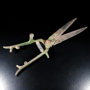 Vintage Green Handled Gardening Shears ~ Old Grass Trimming Shears -  Pruning Shears  ~ Vintage Tool Gift ~ Gardening Gift