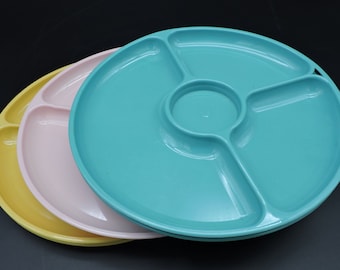 Vintage Plastic Picnic Plates ~ Set of 5 Plastic Plates ~ Camping Plates ~ Colonial Plastics Mfg. Co. Mugs ~ Sectional Picnic Plates