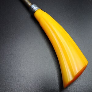 Vintage Knife Sharpener with Banana Bakelite Handle bild 3