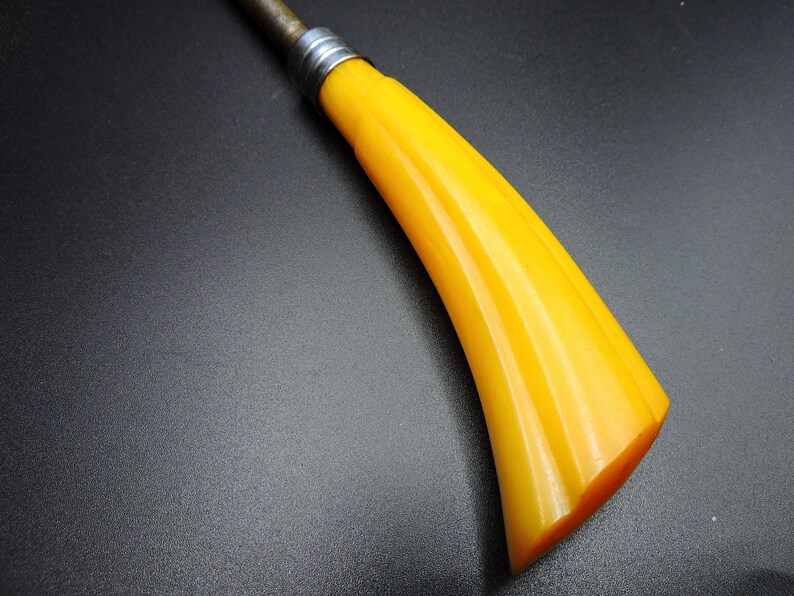 Vintage Knife Sharpener with Banana Bakelite Handle bild 3