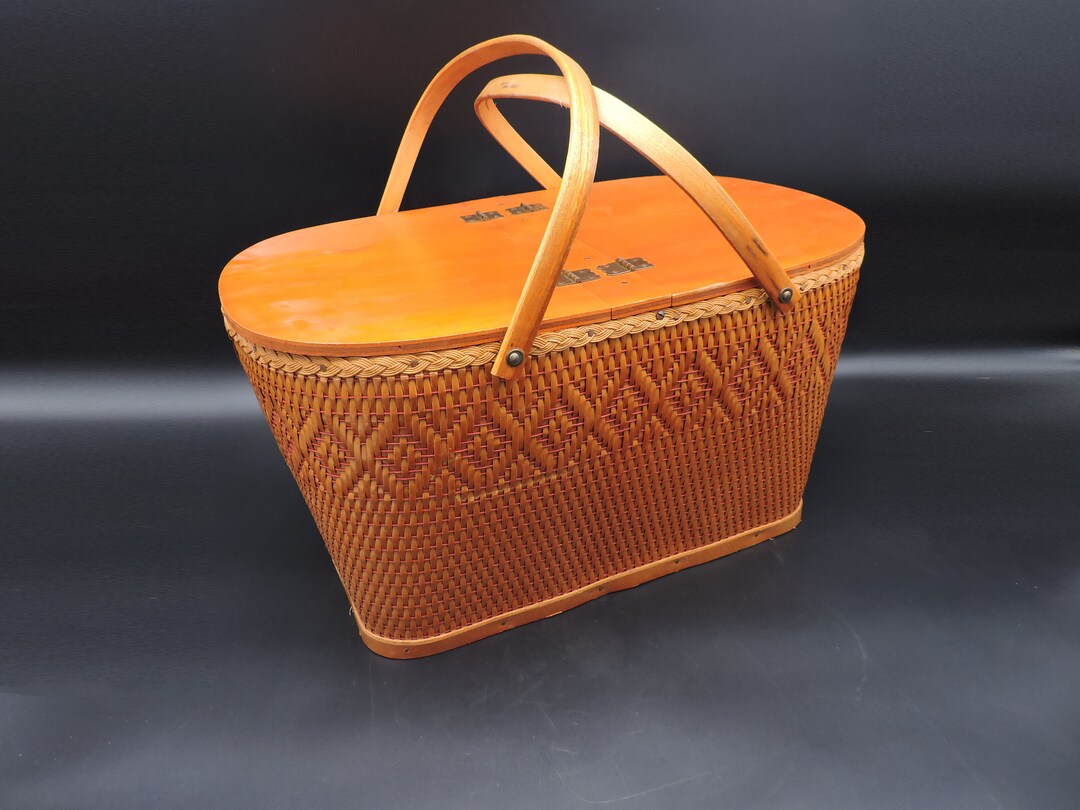 Vintage Picnic Basket Classic MCM Woven Picnic Basket Cake / Pie Basket