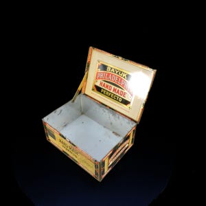 Vintage  Cigar Tin ~ Phillies Bayuk Perfecto Tin ~ Metal Vintage Cigar Box ~ Colorful Tin Cigar Box ~ Vintage Tobacco Can ~ Hinged Lid
