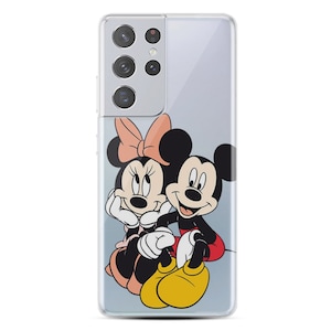 Può includere: Una custodia per telefono trasparente con un design di Topolino e Minnie Mouse seduti insieme. La custodia è per un telefono Samsung Galaxy S22 Ultra.