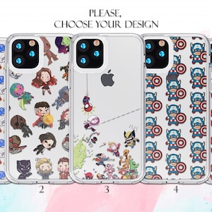 Puede incluir: Cinco fundas transparentes para teléfono con diferentes diseños de personajes de Marvel. Las fundas presentan un patrón repetitivo de Capitán América, Spider-Man, Hulk, Iron Man, Thor y otros personajes. Las fundas están numeradas del 1 al 5.