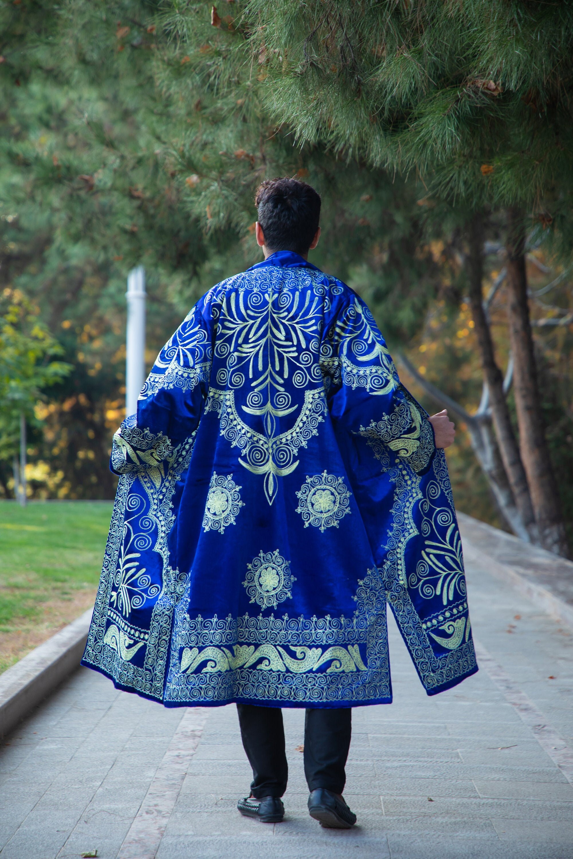 Elegant Bukhara Uzbek national velvet gold embroidery men's chapan 