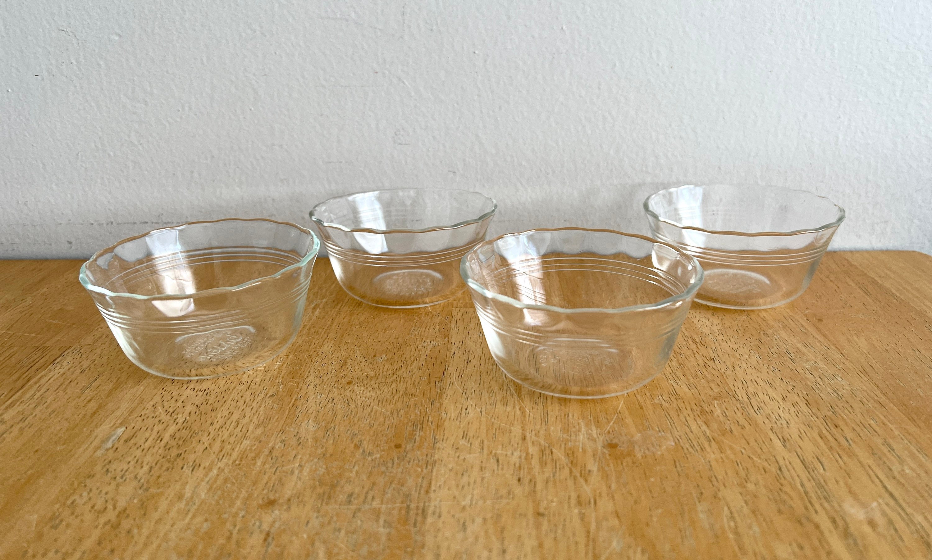 One Pyrex 3 Cup Ribbed Clear Rim Glass Bowl 