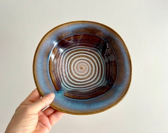 8.75"Di Bill Campbell Studio Art Pottery Signed Bowl Blue Brown Drip Swirl Glaze