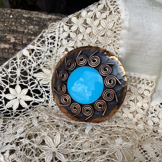 Broche Art Déco Cuivre Martelé Cabochons Et Spirales - Style Jean Augis - Occasion