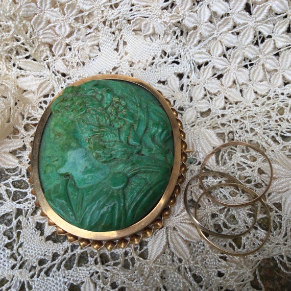 A big oval cameo brooch/antique 18K gold jewelry/… - image 6
