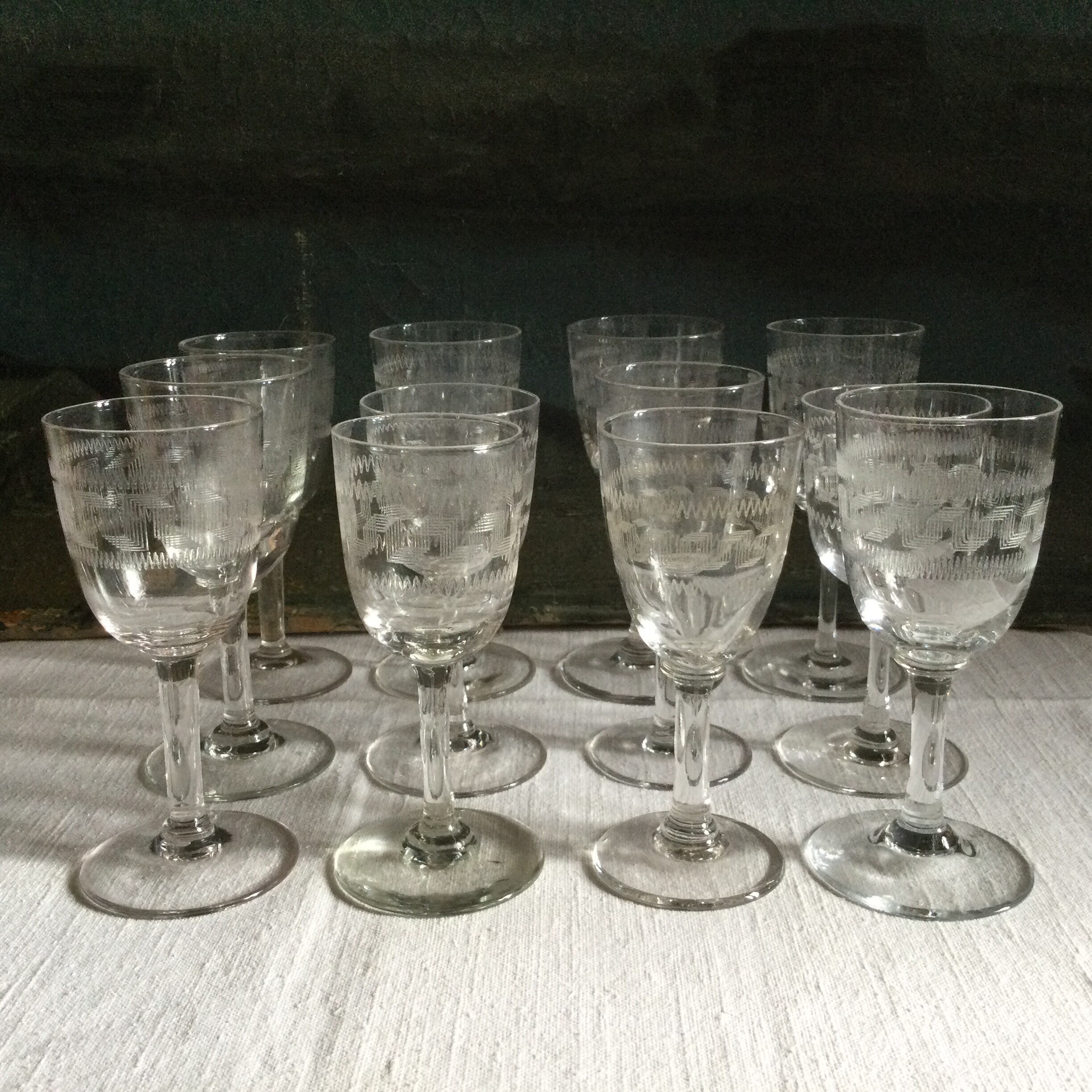 12 Petites Lunettes à Tige Des Années 1930. Boho Gravé La Main. Ensemble de 12 Verres Pour Sherry, P