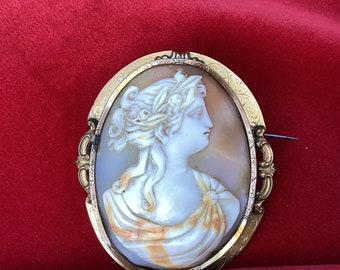 A large cameo brooch/19thC mother of pearl brooch/antique etched shell and gold metal brooch/big oval cameo/French antique jewelry