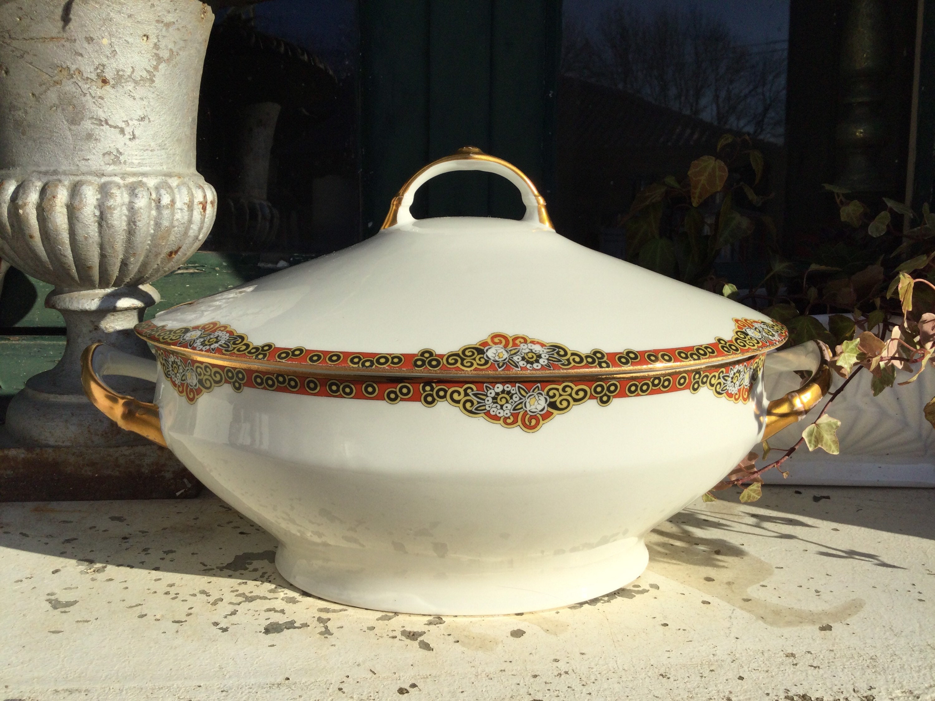 Français Soupe Vintage ou Plat de Légumes avec Couvercle. Céramique Limoges Des Années 1970. Style A