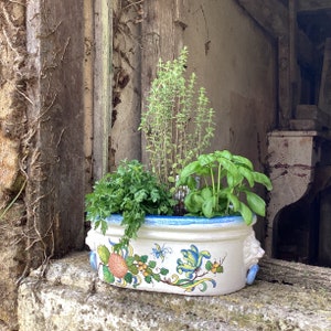 Ein großer provenzalischer vintage Übertopf/Blumentopf/Beet/Dekoration für Innenbereich/Dekoration