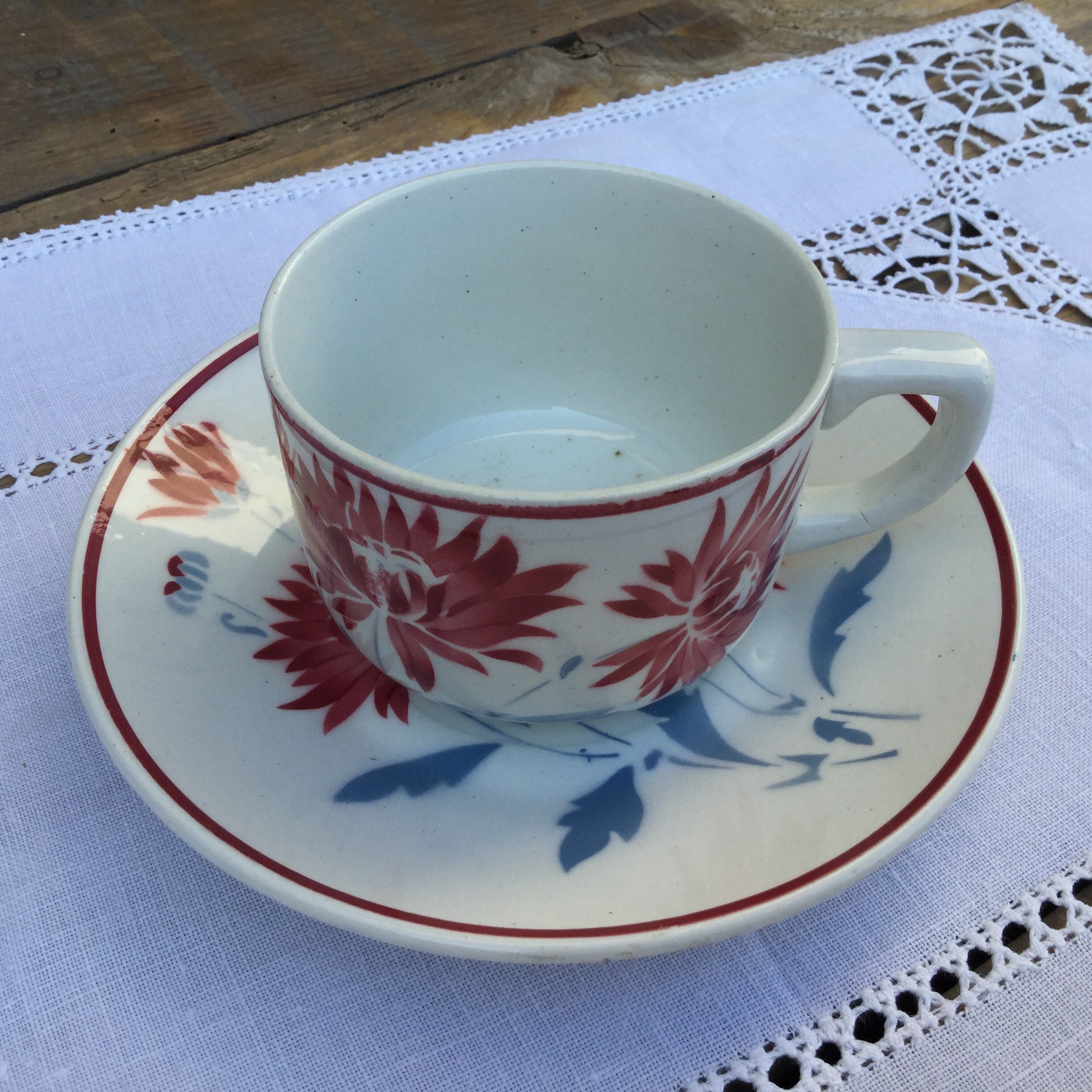 Charmante Tasse à Café et Soucoupe. 1950 Moulin Des Loups Céramiques. Ensemble de Tasses Soucoupes O