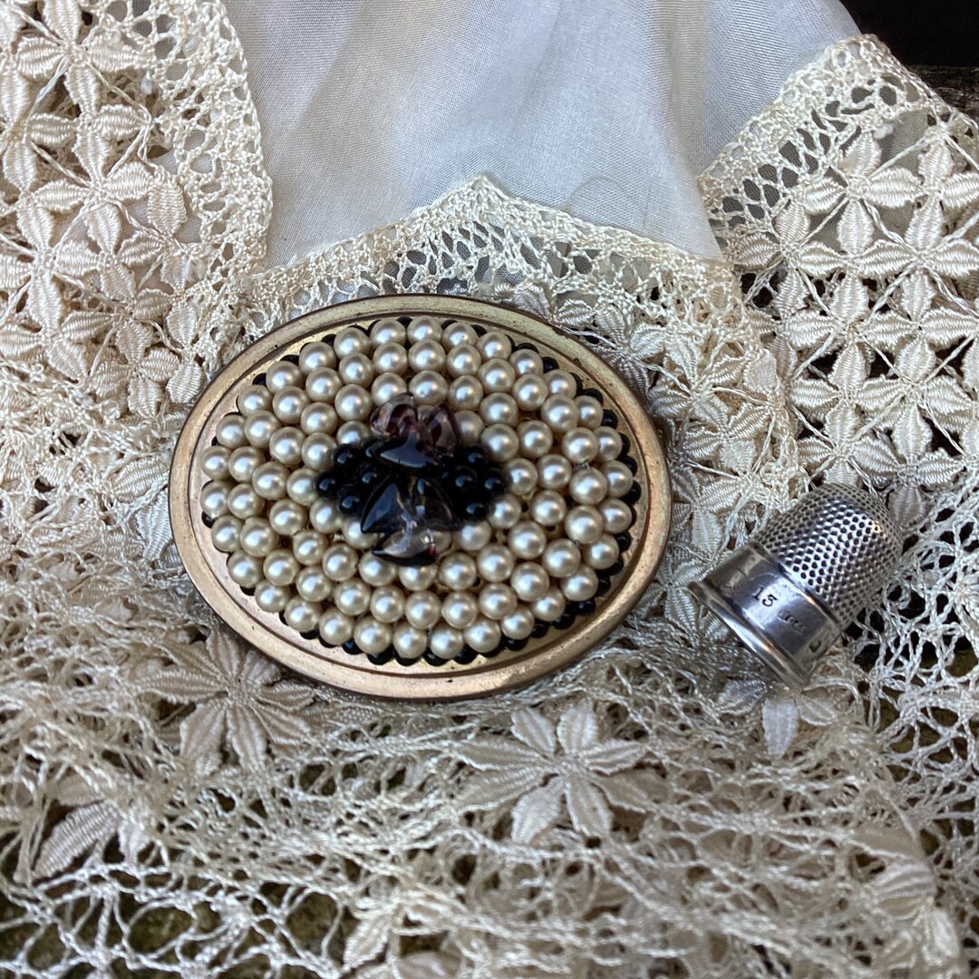 Broche Vintage Art Déco Années 50 - Perles Et Métal Doré, Occasion