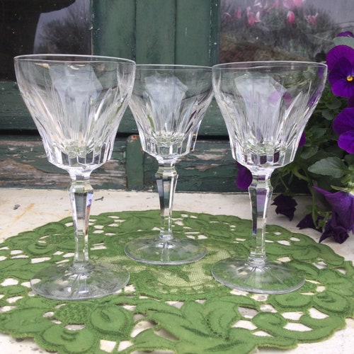 10 1940’s sherry, porto, vin cuit and apéro glasses. Heavy molded crystal, cut and etched glass Receive ‘a la française’, French fine dining shops