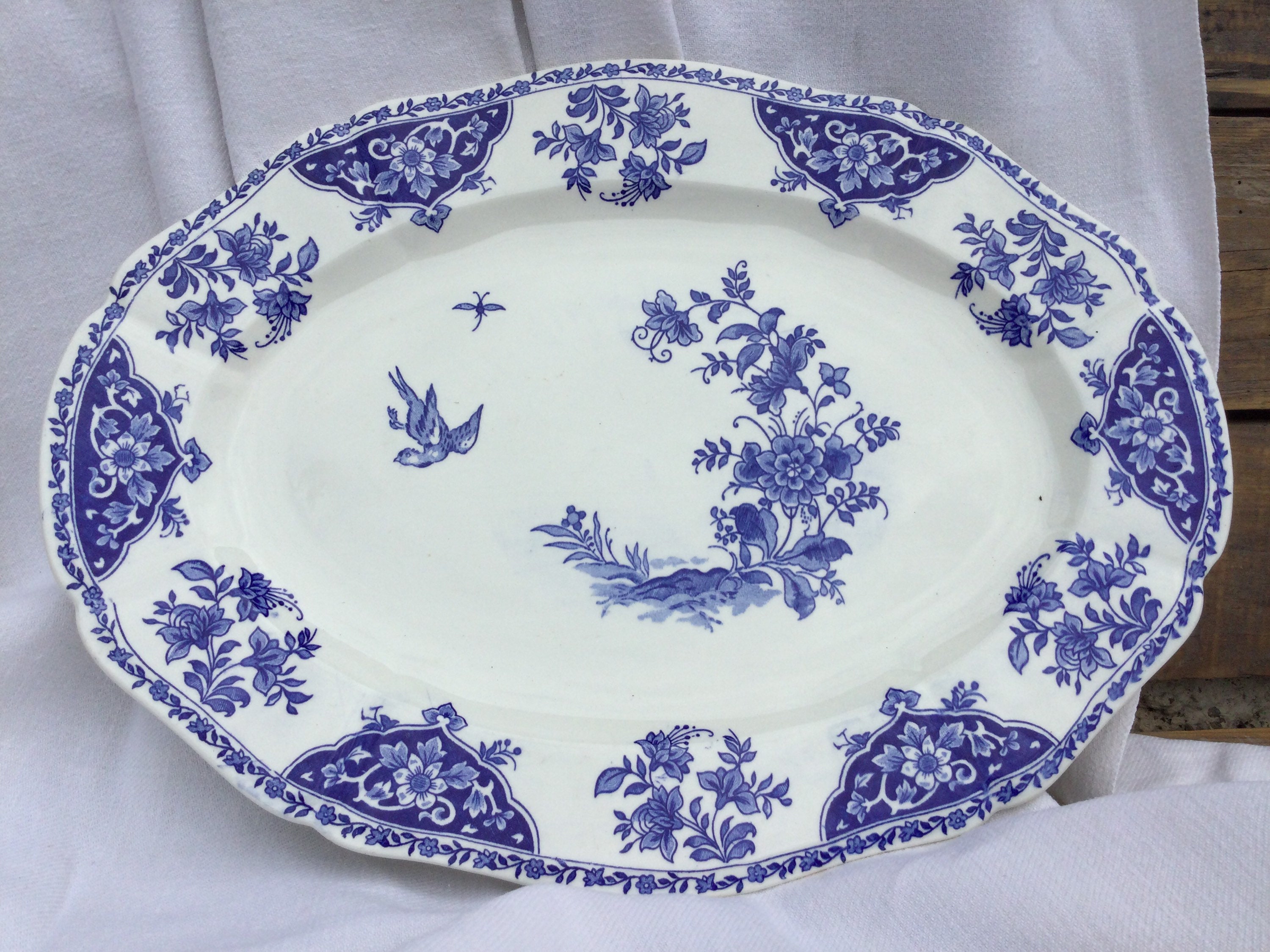 Chargeur de Service Gien Des Années 1960. Grand Plateau Vintage, Plat. Céramique Transfert Bleue et 