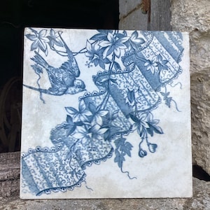 Vintage Longwy franskt kakel: Bluebird och fuchsia-design