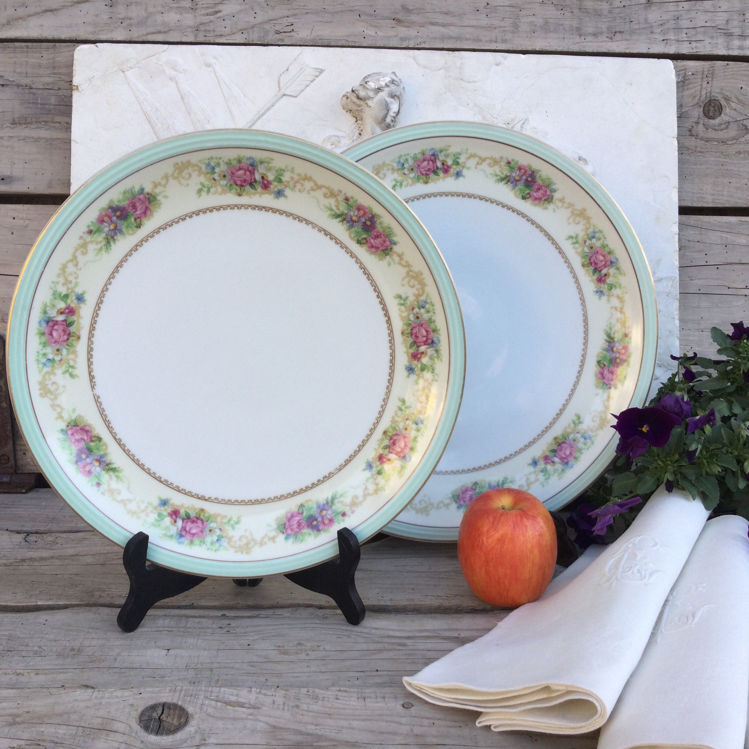 2 Grandes Assiettes Rondes de Présentation Des Assiettes. 1950 Porcelaine Limoges, Charles Ahrenfeld