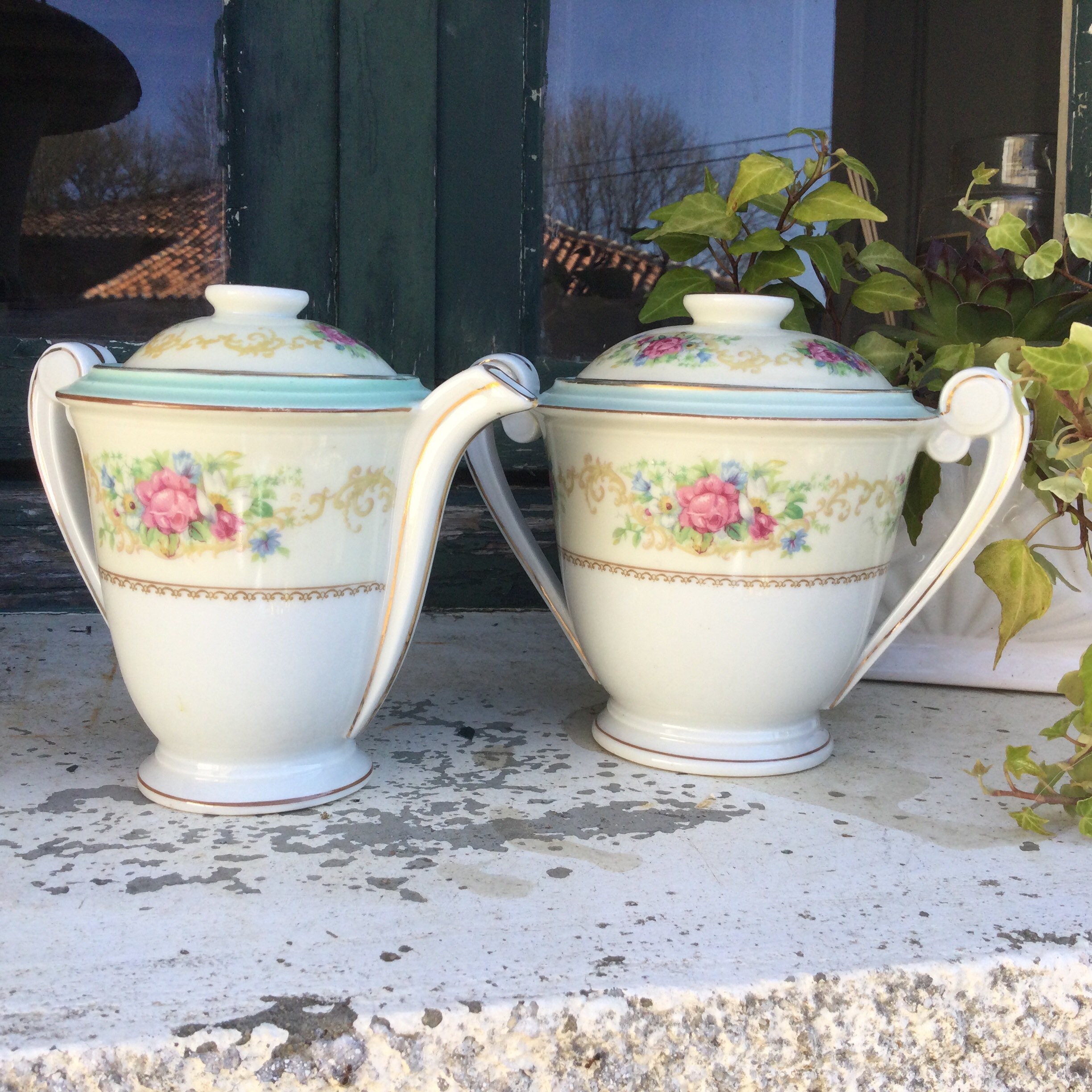 Crème et Boîte de Stockage Cuvette Sucre avec La Mini Théière Couvercle. Porcelaine Limoges Des Anné