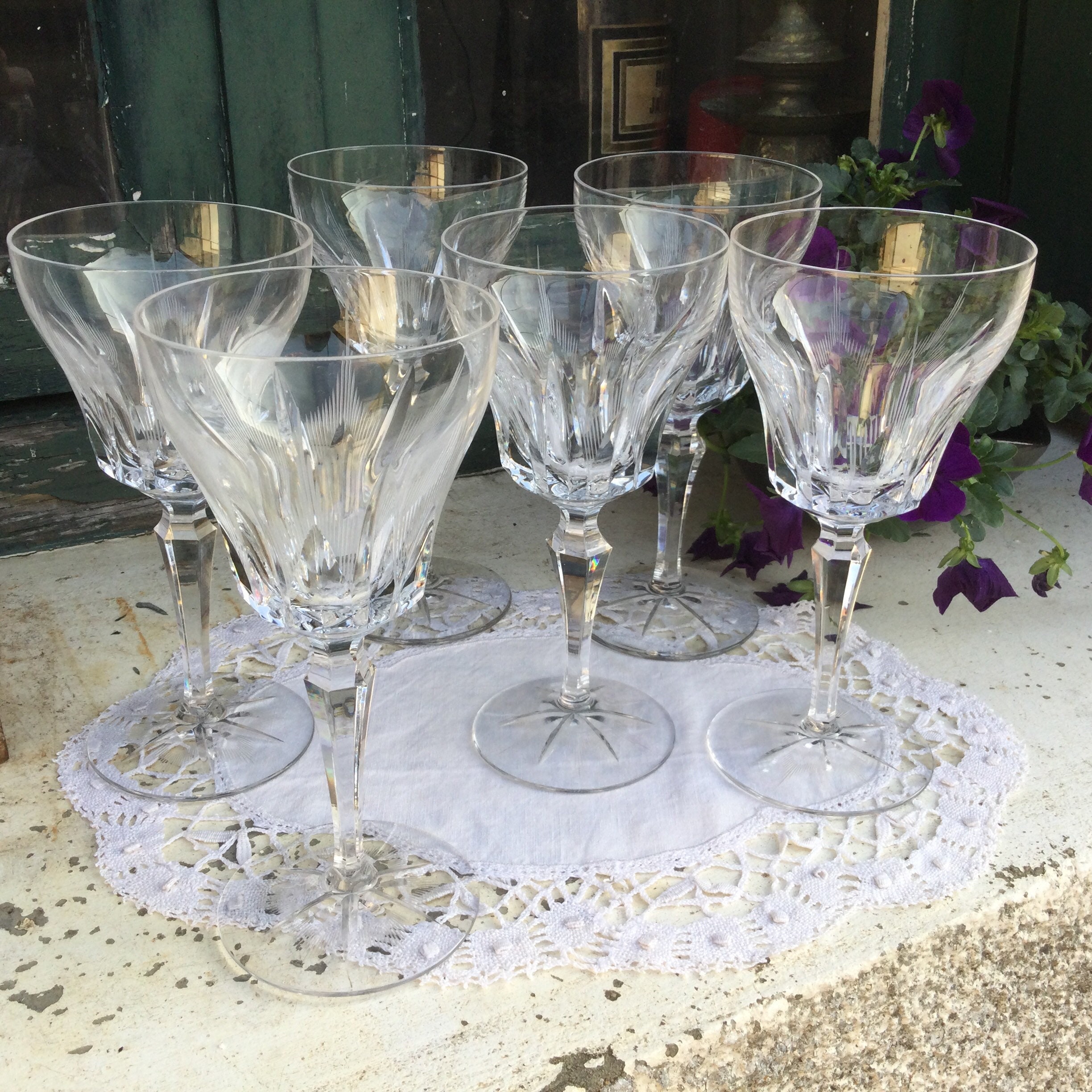 6 Verres à Vin Rouge ou Blanc Tige Des Années 1940. Cristal Moulé Lourd, Verre Coupé et Gravé. Franç