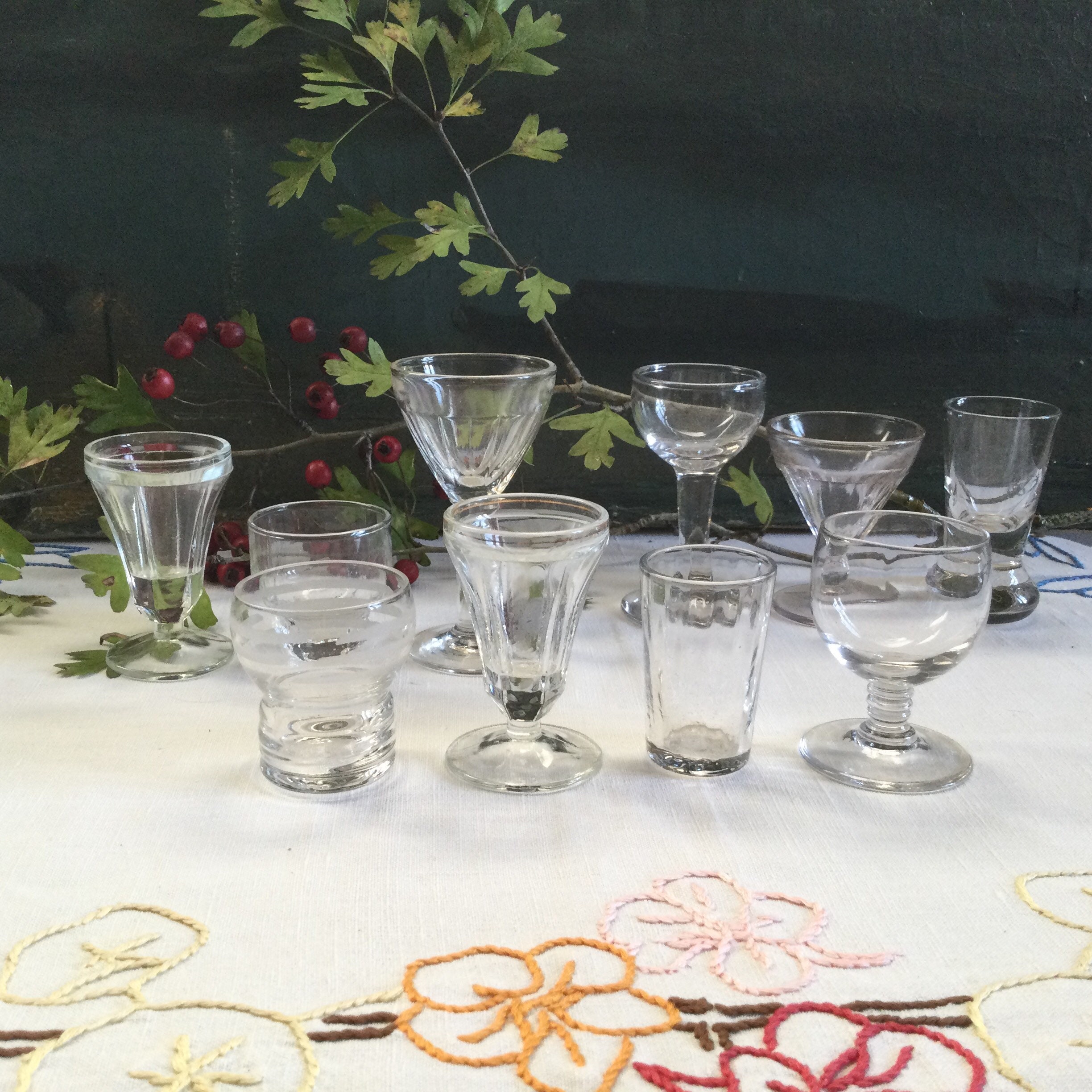 10 Lunettes Miniatures. La Collection Français. Un Meli-Melo de Petites Liqueurs ou Verres Digestifs