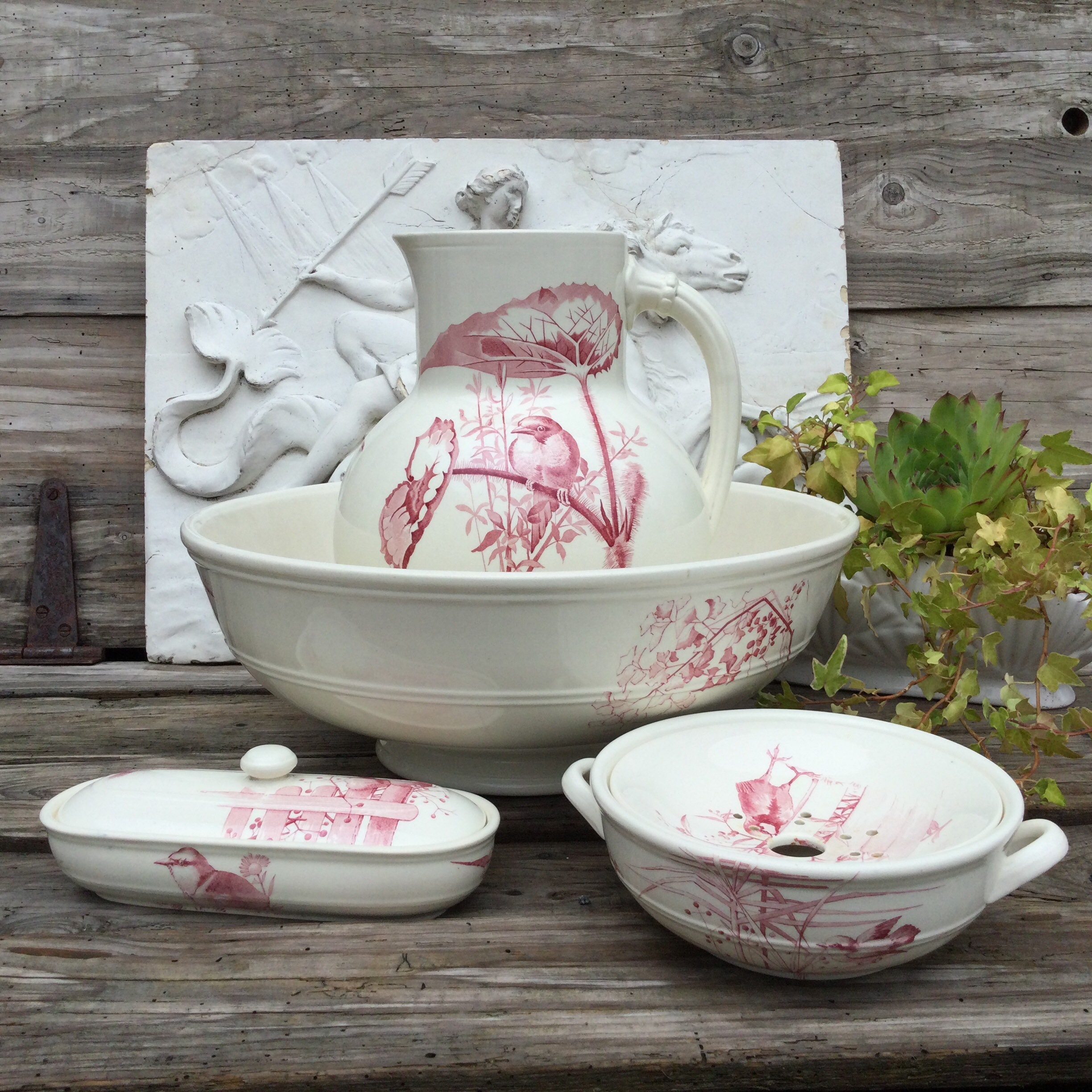 Grand Piédestal en Pierre de Fer Lavabo Pichet d'eau Savon et Plats Rasoir Bwm & Co. Porcelaine Pour