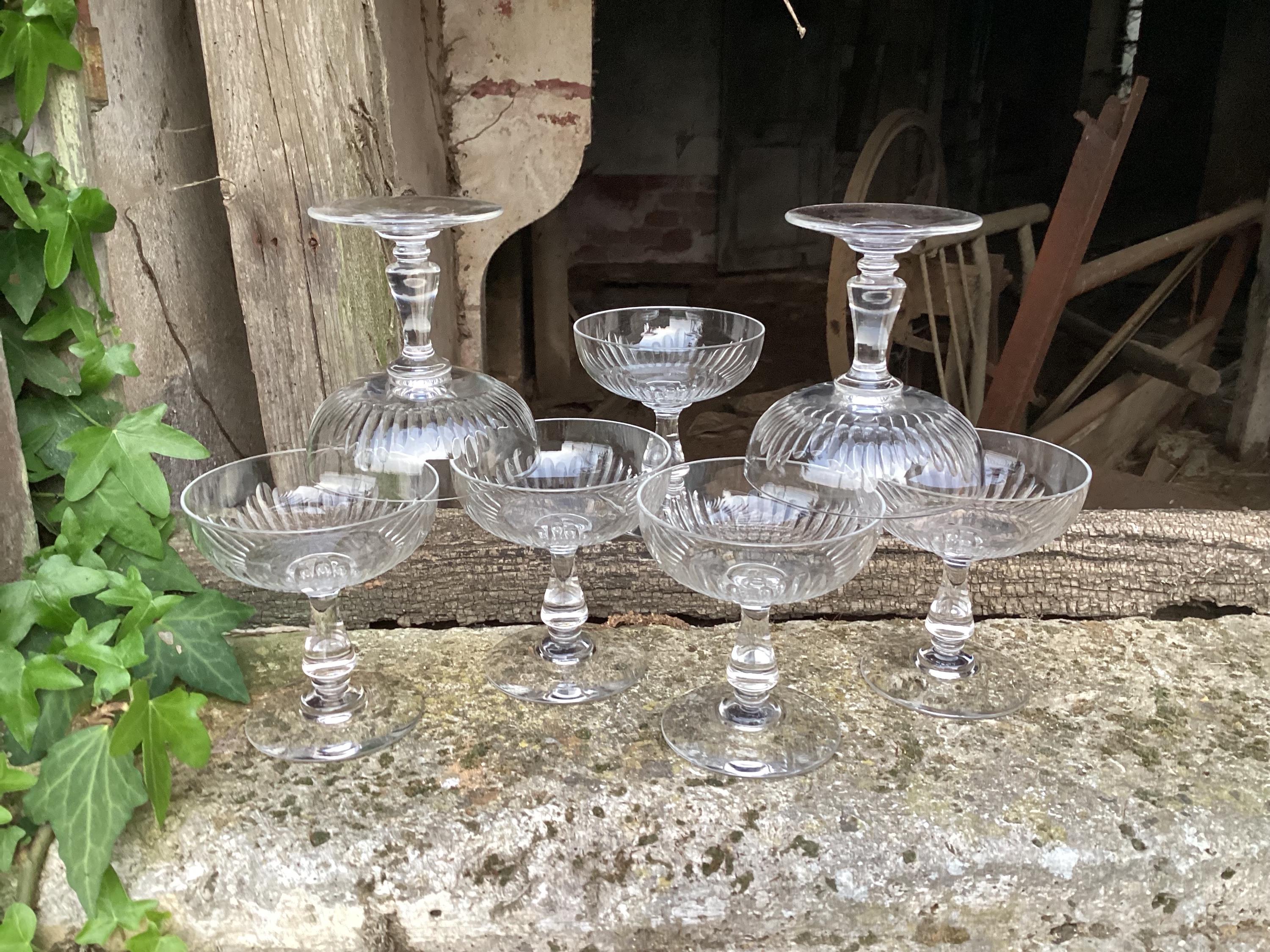 Flûtes à champagne en cristal ancien modèle Gérard Numéro 7 de la Cristallerie de Lorraine - France