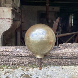 Ein großer runder Beschlag/ein massiver Beschlag aus Messing/vintage Treppendekor/Schlossbergung/französische Beschläge/Zahnpfosten Beschlag