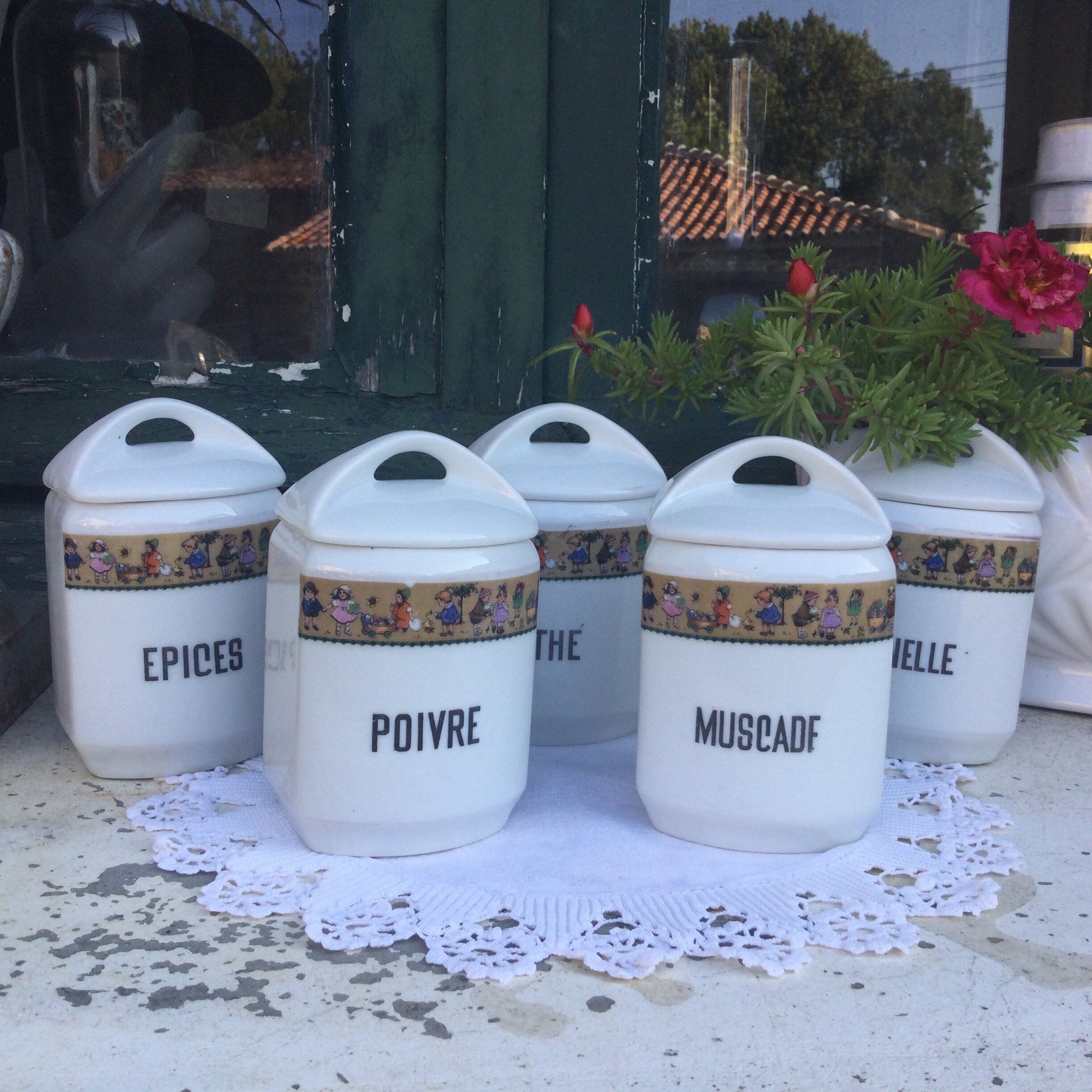 Un Ensemble de 5 Français Bidons Rangement Vintage Petits Pots d'épices en Porcelaine avec Couvercle