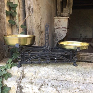 Antique weighing scales / French kitchen balance / wrought iron and brass weighing machine / French farmhouse French country decor