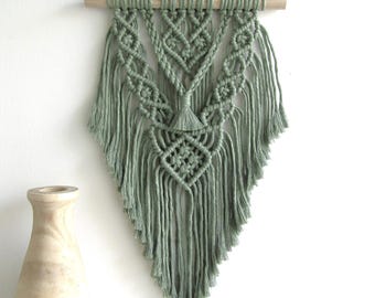 Suspension murale en macramé vert, goujon en bois de 25 cm