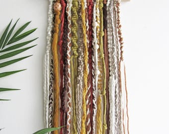 Suspension murale bohème en macramé, fil texturé multicolore, décoration hippie, bâton de bois flotté de 20 cm