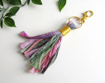 Porte-clés en macramé, pampilles en soie sari, breloque de sac bohème, fermoir doré