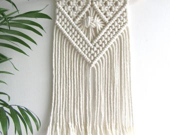 Suspension murale en macramé, décoration bohème neutre, goujon en bois de 25 cm