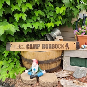 Camping Sign - gemaakt van authentieke Kentucky bourbon whisky barrel staven worden op maat gegraveerd met de kampnaam die je wilt toevoegen!