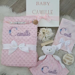 Personalisierte Geburtsbox, personalisiertes Geschenk. Personalisierter Geburtskorb. Bestickte Bettdecke, personalisierte Decke. Schnullerclip