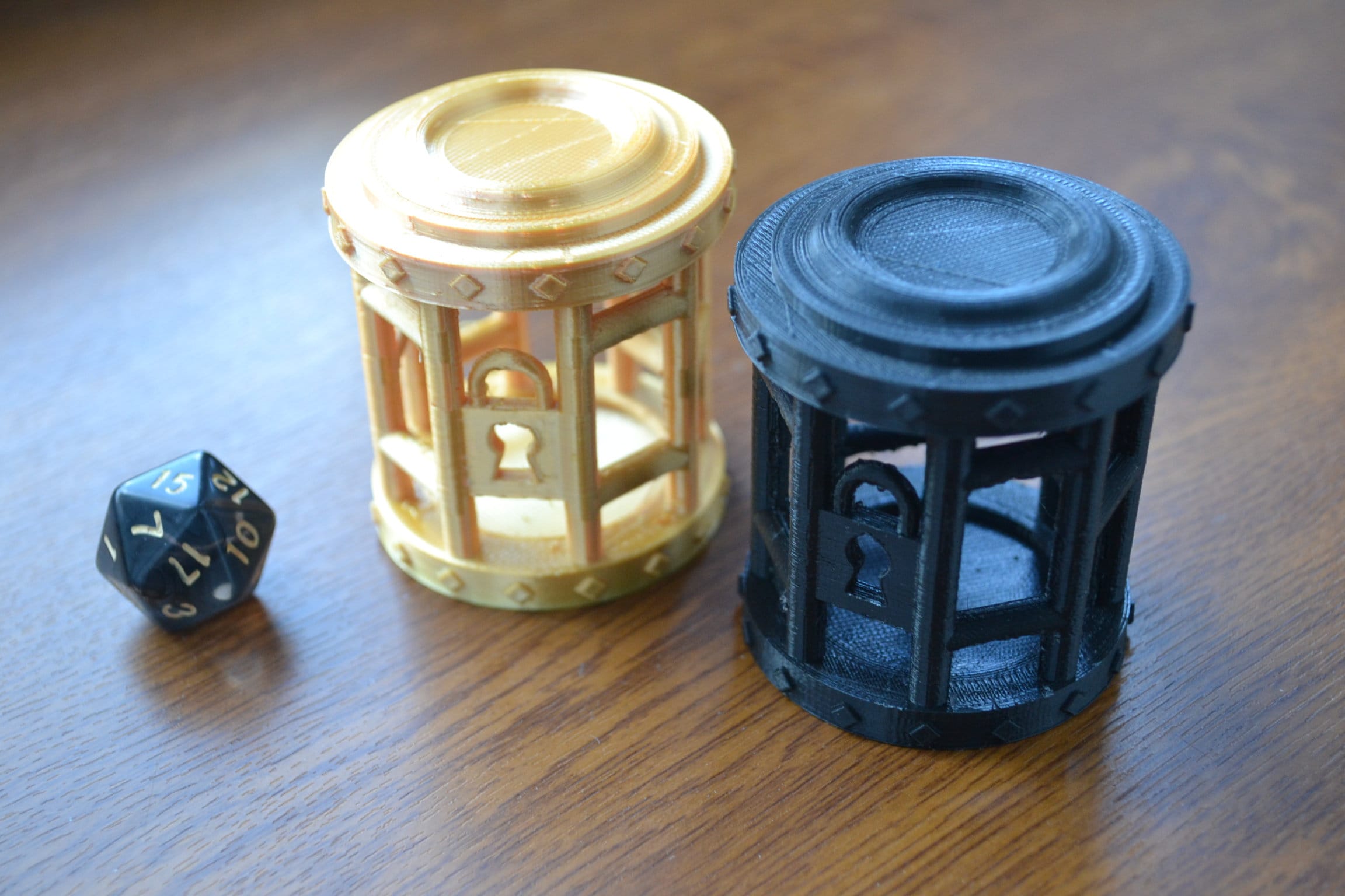 C4Labs DnD Dice Jail – Gabbia In Metallo Per Dadi Cattivi – Prigione Per Set Completo Di Dadi – Noce - 2