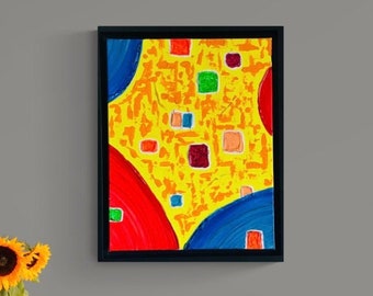 以下が含まれることがあります： 黄色い背景にカラフルな幾何学模様が描かれた抽象画。絵は黒い額縁に収められ、灰色の壁にかけられている。