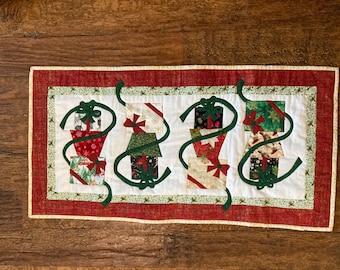 Table Runner - Christmas - Presents Galore